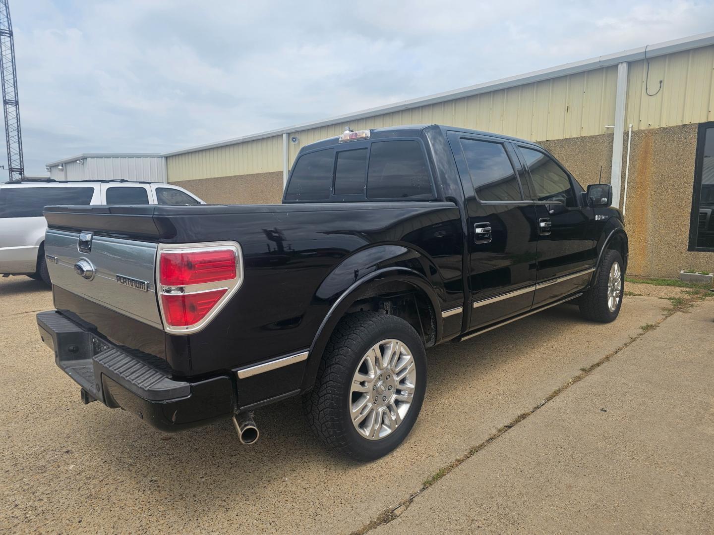 2009 BLACK Ford F-150 FX4 SuperCrew 5.5-ft. Bed 4WD (1FTPW14V39F) with an 5.4L V8 SOHC 24V FFV engine, 4-Speed Automatic transmission, located at 533 S Seven Points BLVD, Seven Points, TX, 75143, (430) 255-4030, 32.313999, -96.209351 - Photo#2